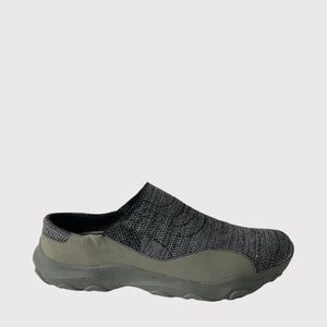 Earth Origins Women' s Talin Clog Shoes in Black. 7255841WWFAB-BLK